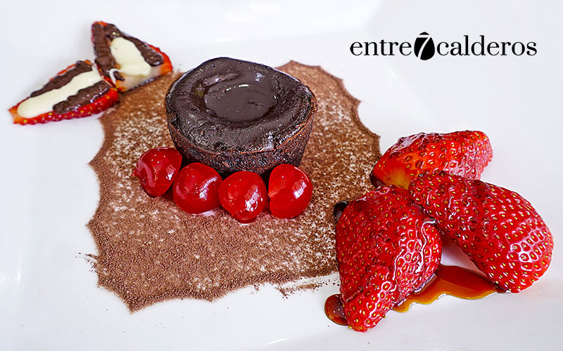 Brownie con frutos rojos./ Manuel Expósito