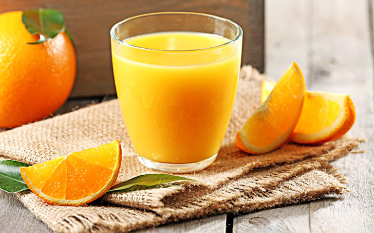 El consumo de zumo de frutas completa una dieta equilibrada