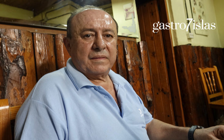 Fernando Román, orgulloso de su sopa de carne de cabra
