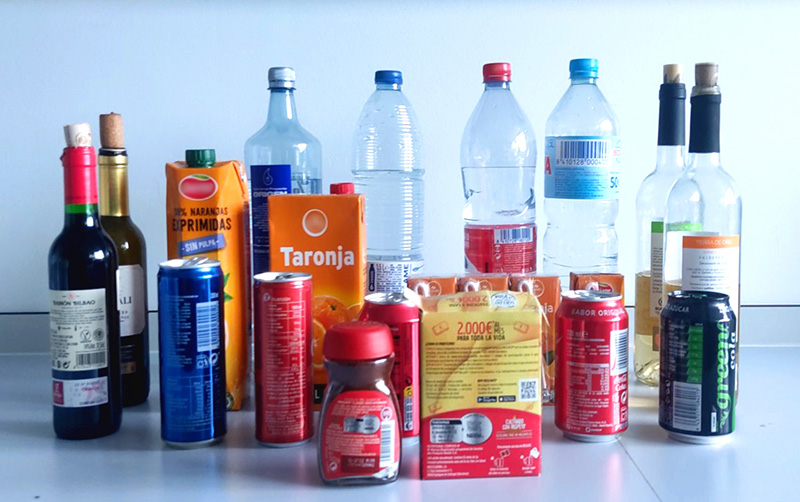 Las bebidas azucaradas tienen niveles de plastificantes 100 veces superiores a los del agua