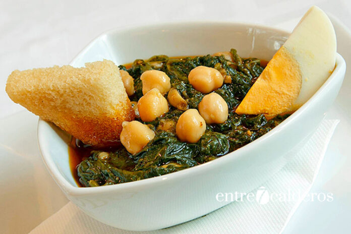 Potaje de vigilia, espinacas con garbanzos.